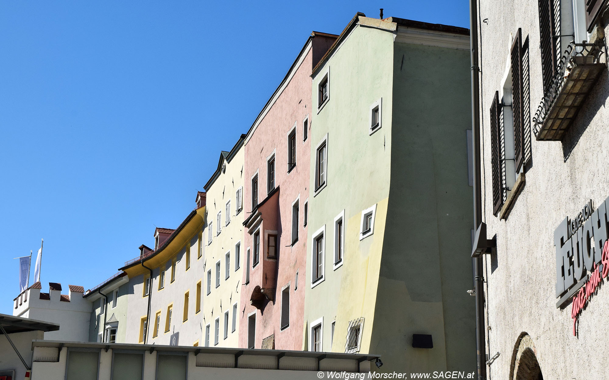 Hall in Tirol, Blick von der Salzburger Straße