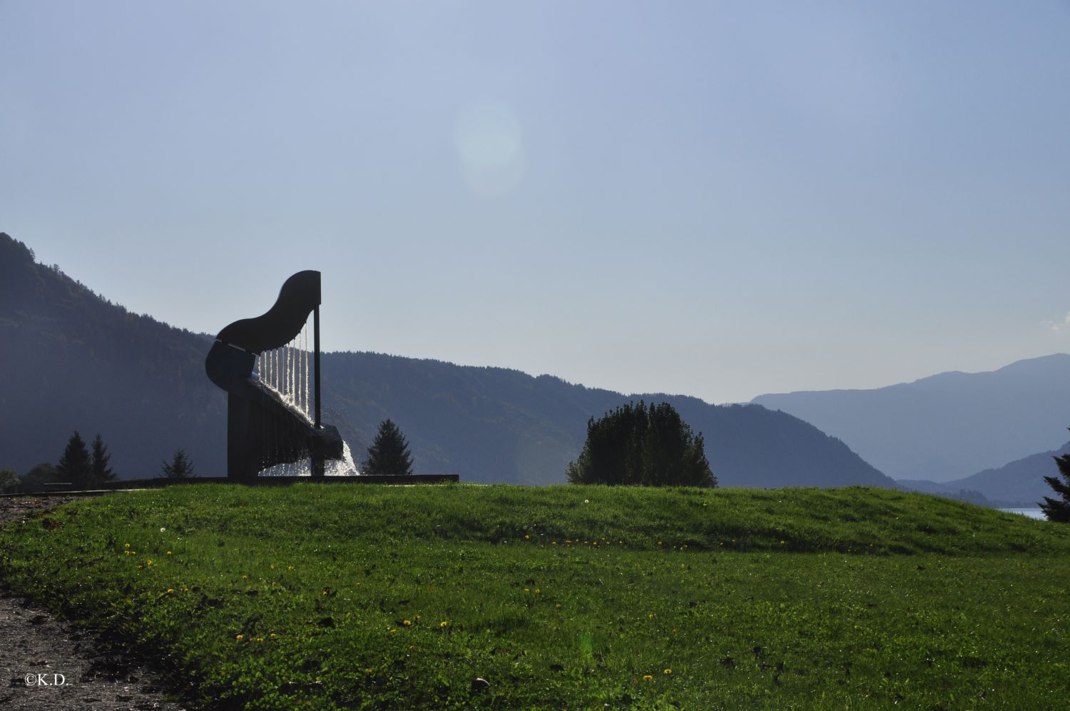 Harfenbrunnen vor dem Stift Ossiach