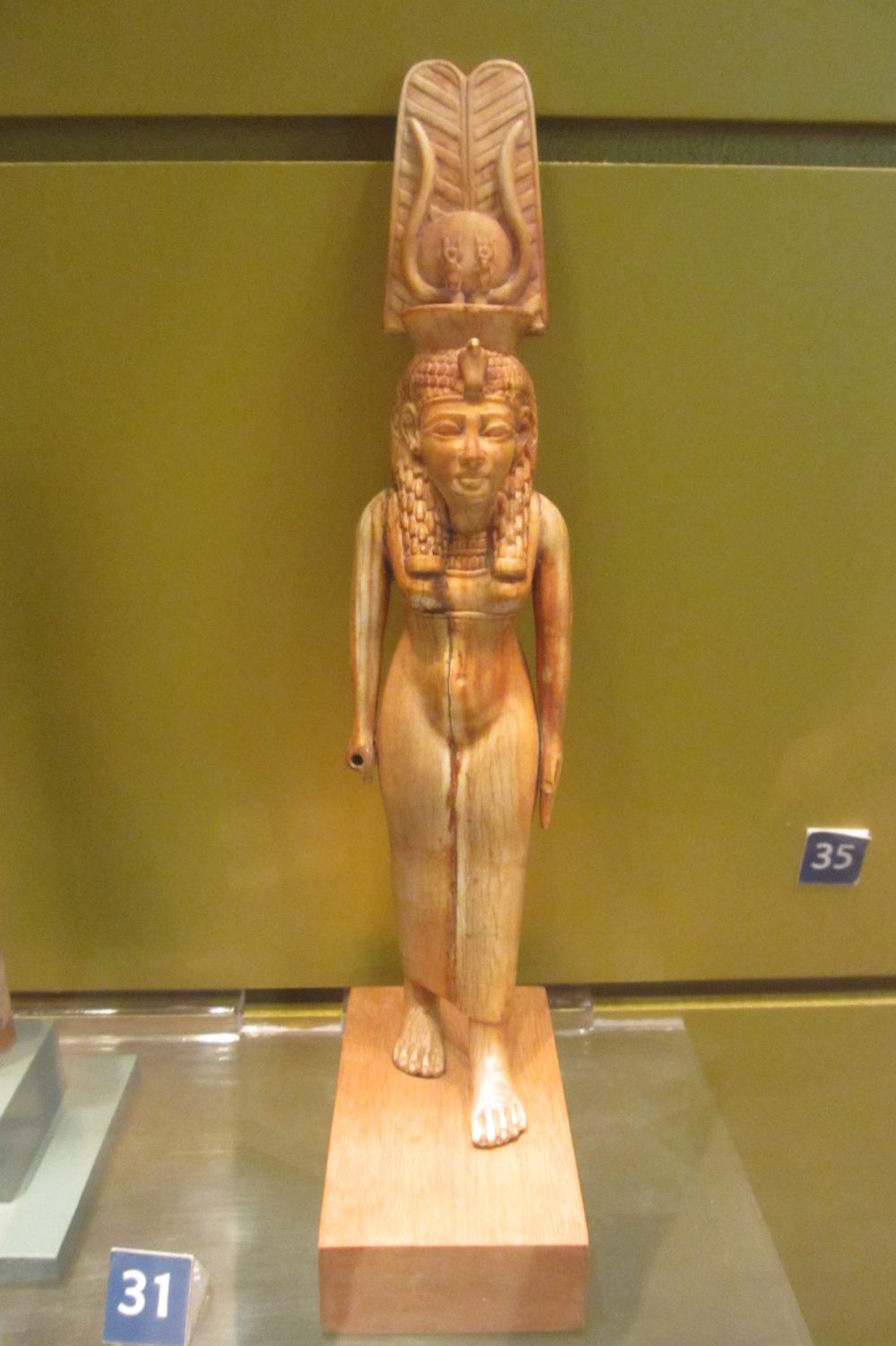 Hathor mit Kuhgehörn und Sonnenscheibe- Nationalmuseum Edinburgh