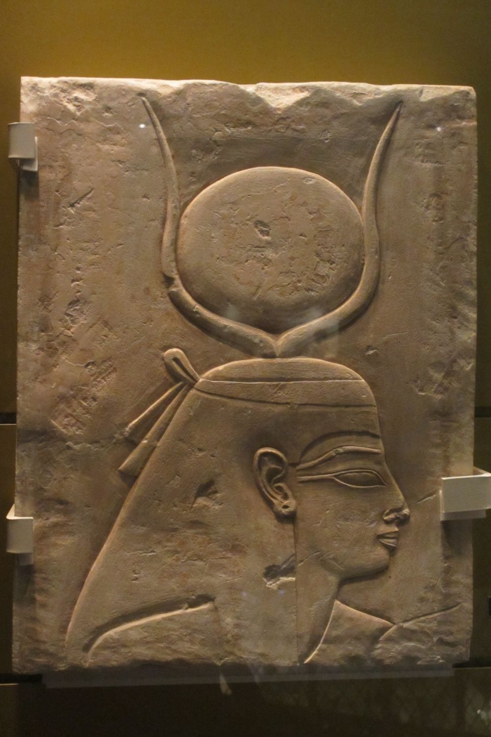 Hathor mit Kuhgehörn und Sonnenscheibe- Nationalmuseum Edinburgh