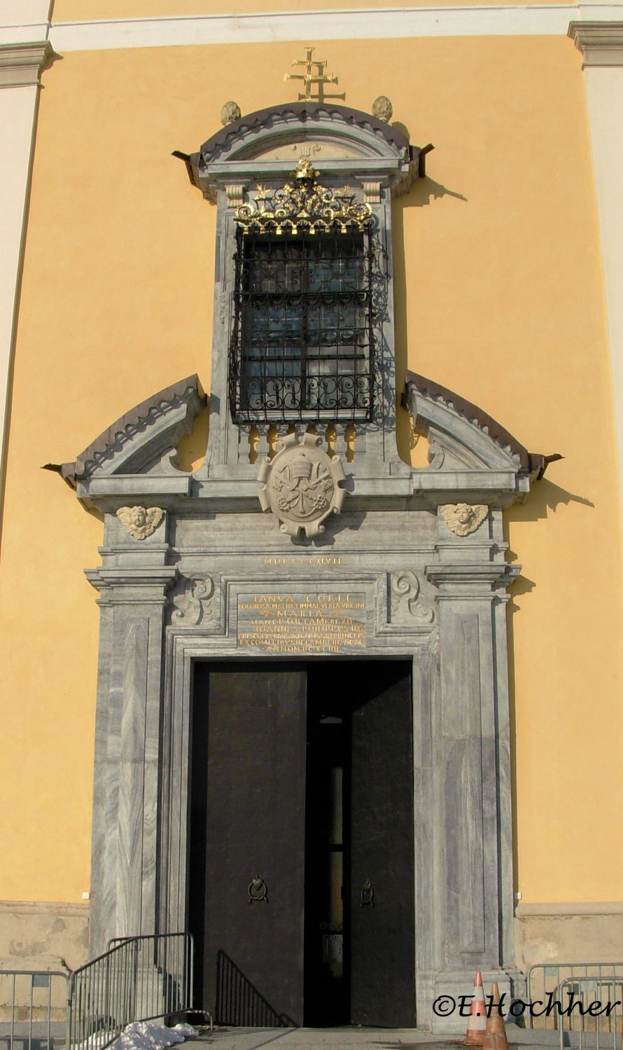 Hauptportal der Basilika