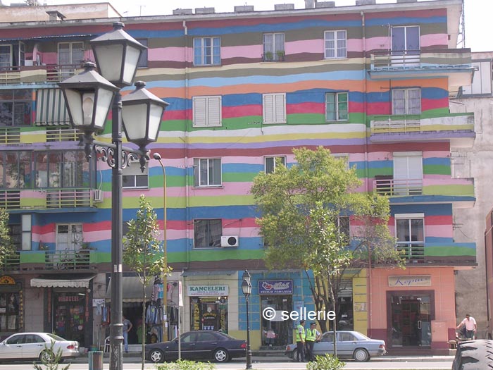 Hausfassade in Tirana