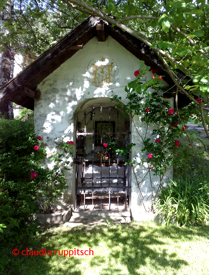 hauskapelle nahe der stephansbrücke in tirol