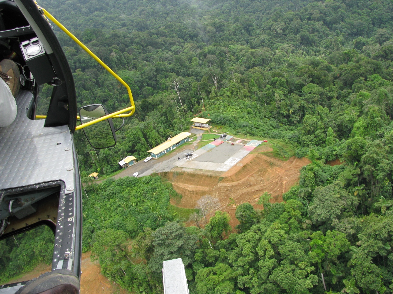 Heli-Pilot im Regenwald Panamas