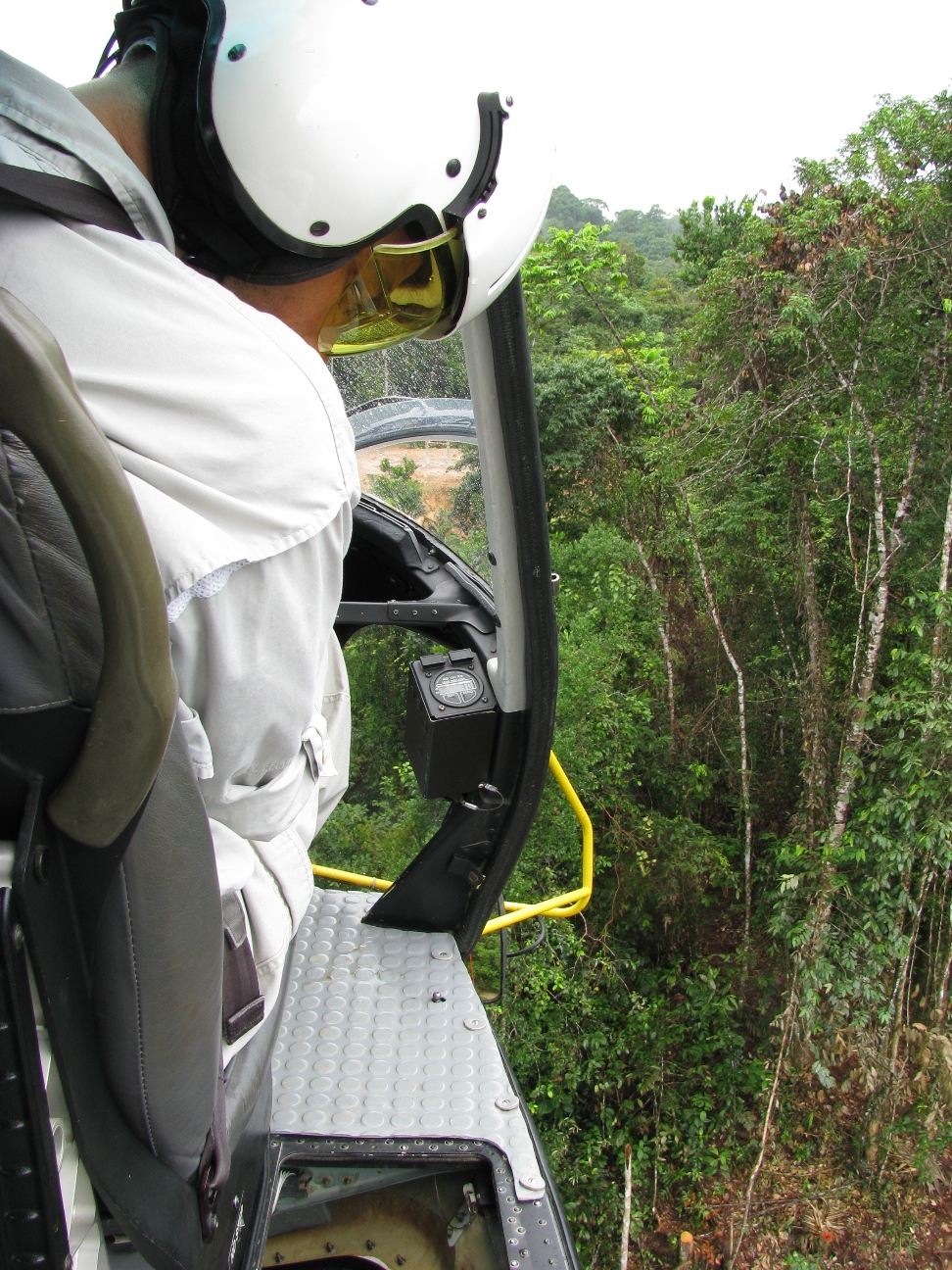 Heli-Pilot in Panamas Regenwald