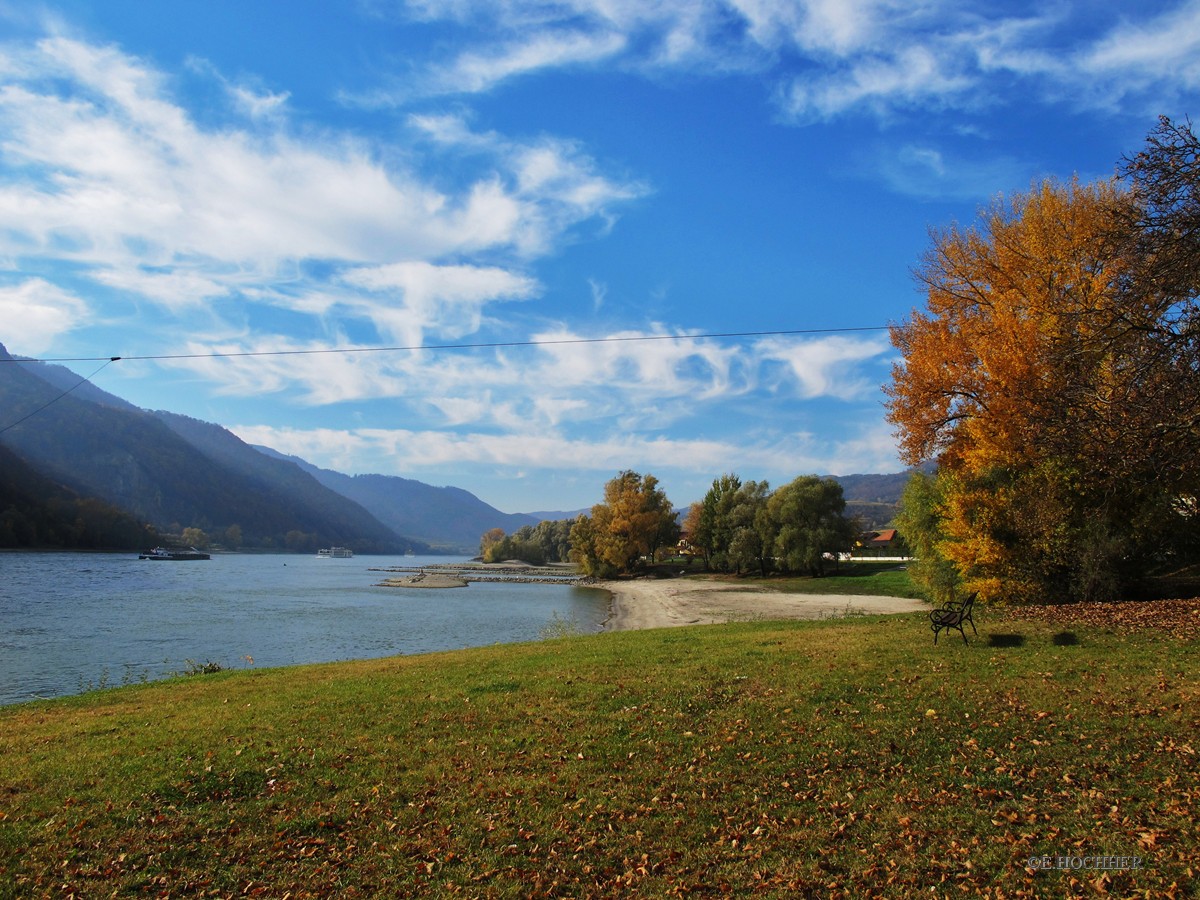 Herbstlicher Donaustrand