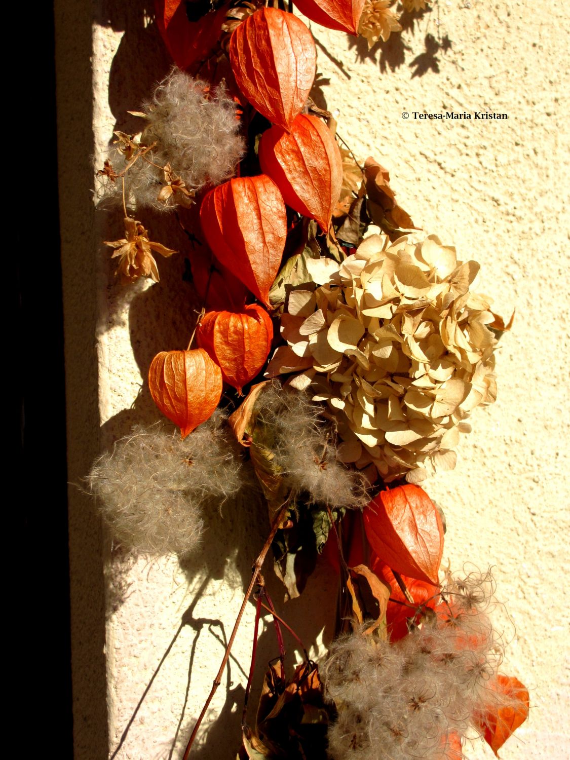 Herbstlicher Schmuck Außenfassade Wallfahrtskirche Maria Raisenmarkt