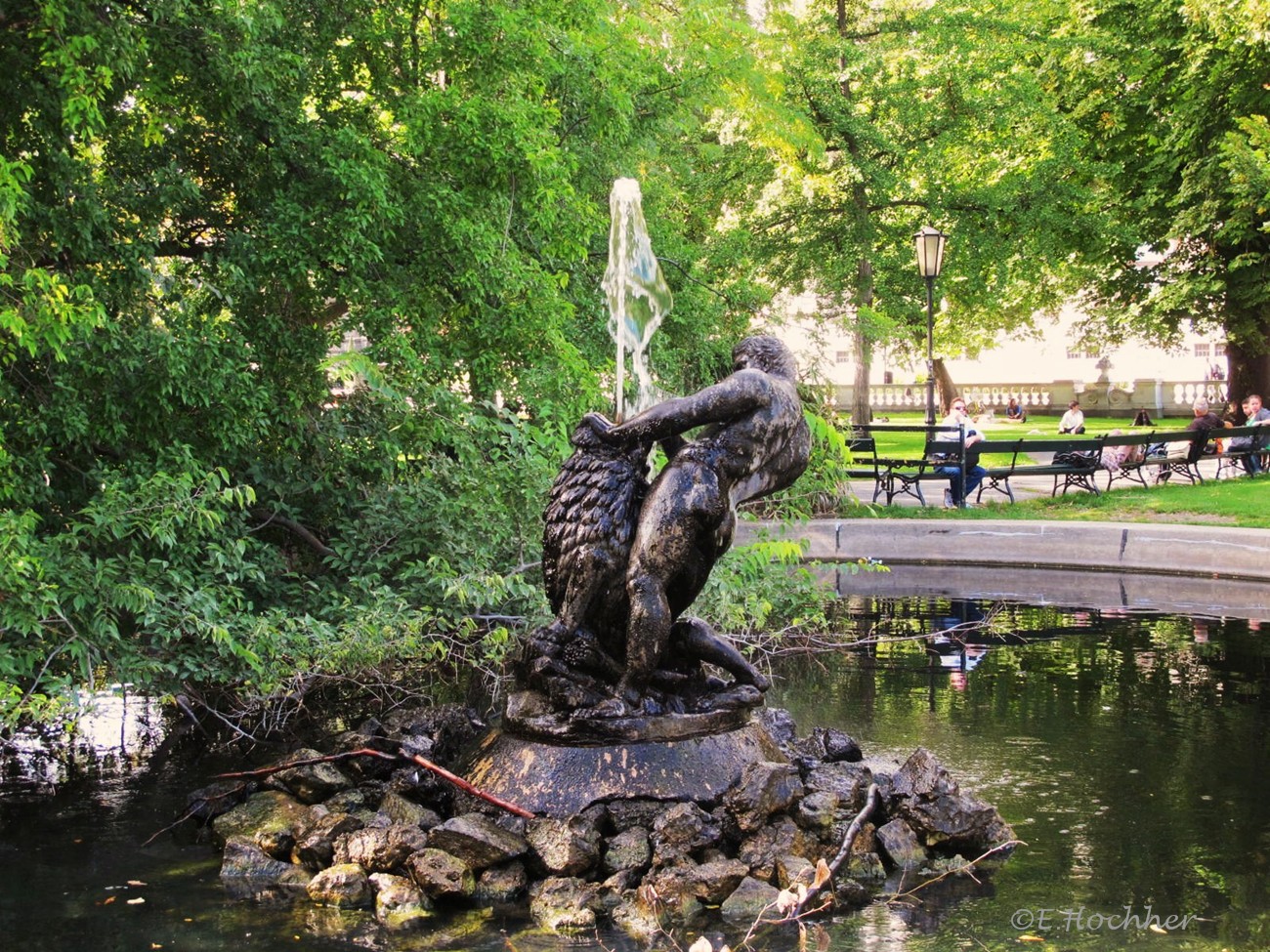 Herkules – Brunnen im Burggarten der Wiener Innenstadt