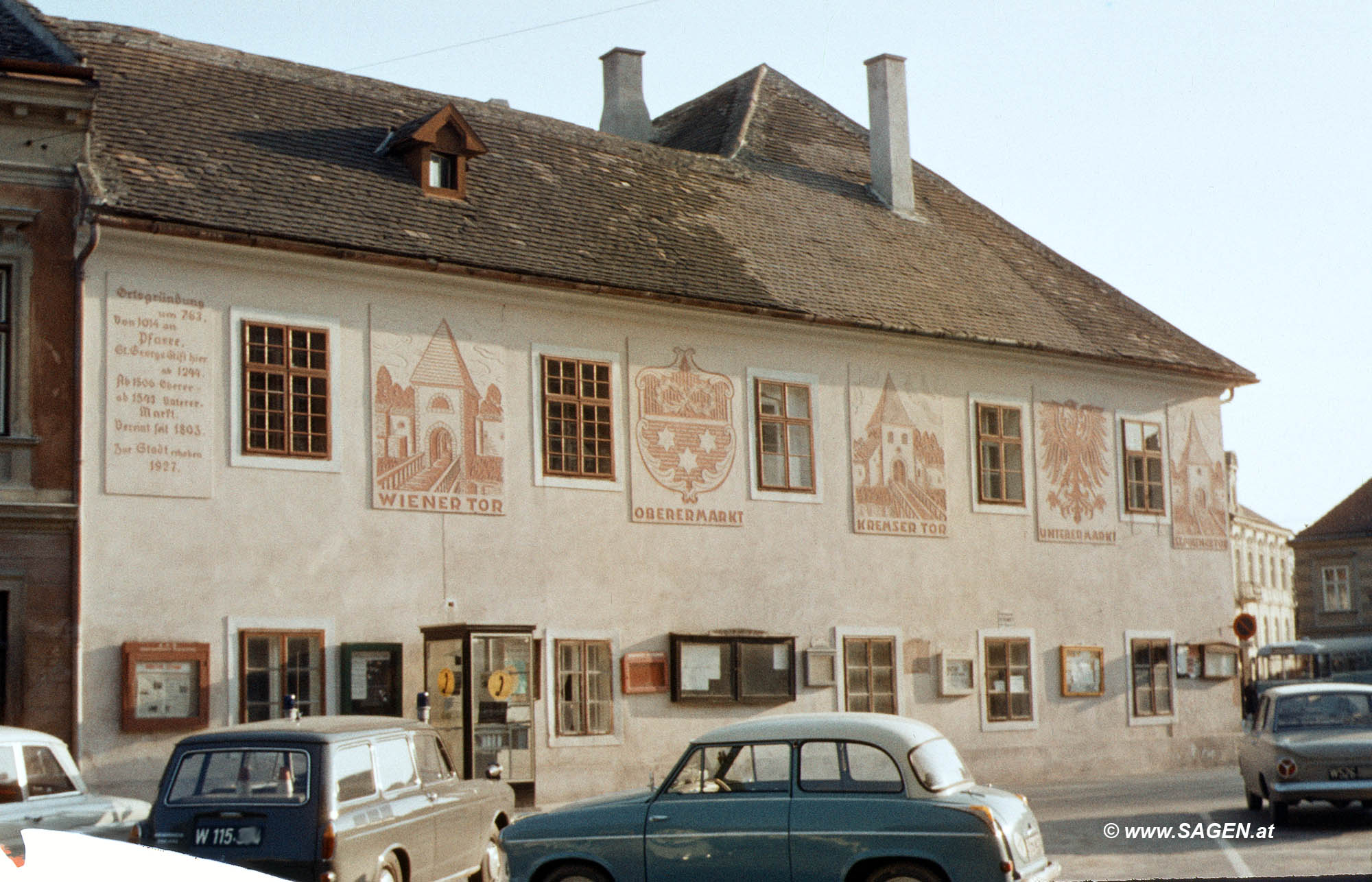 Herzogenburg: altes Rathaus am Rathausplatz