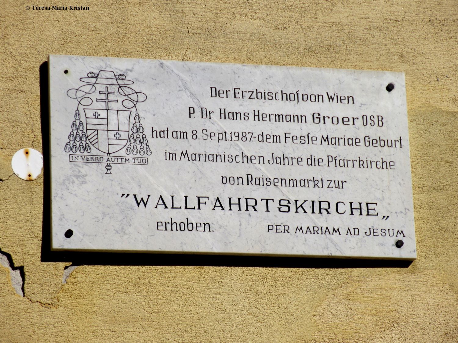 Hinweistafel Außenfassade Wallfahrtskirche Maria Raisenmarkt