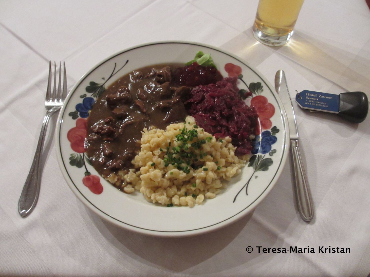 Hirschragout mit Spätzle, Rotkraut und Preiselbeeren