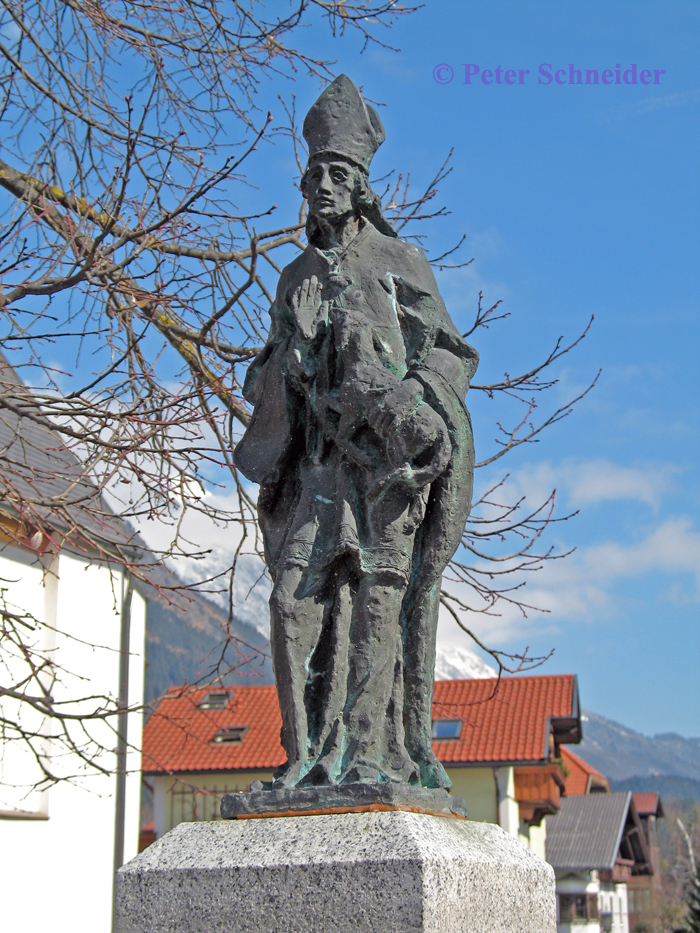 hl. Vigil als Brunnenfigur in Thaur, Tirol