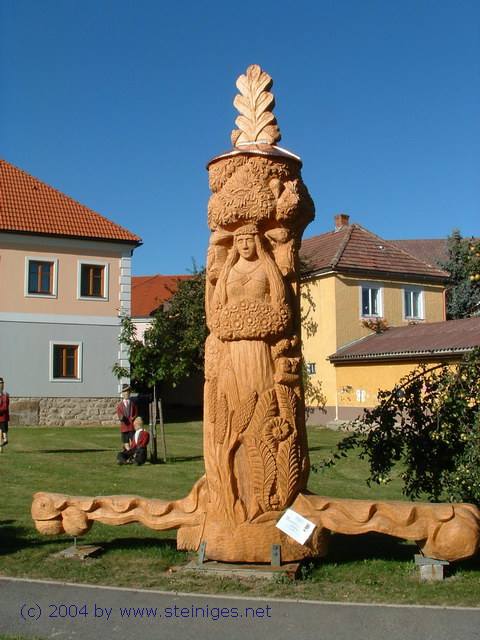 Holzschnitzerei in Groß Schönau