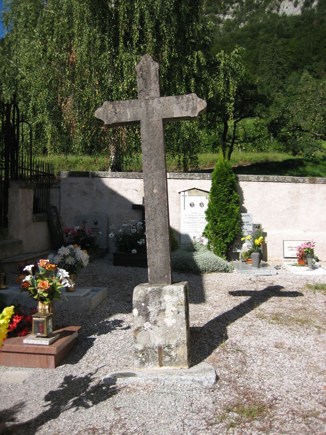 Im Friedhof Bleggio - Tignerone