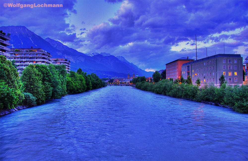 Inn ganz blau