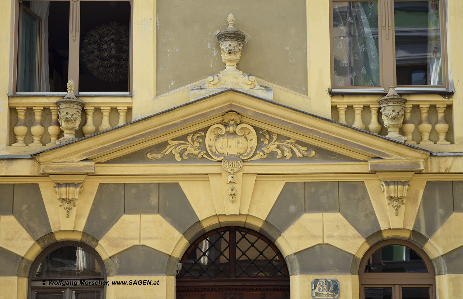 Innsbruck, Portal Müllerstrasse