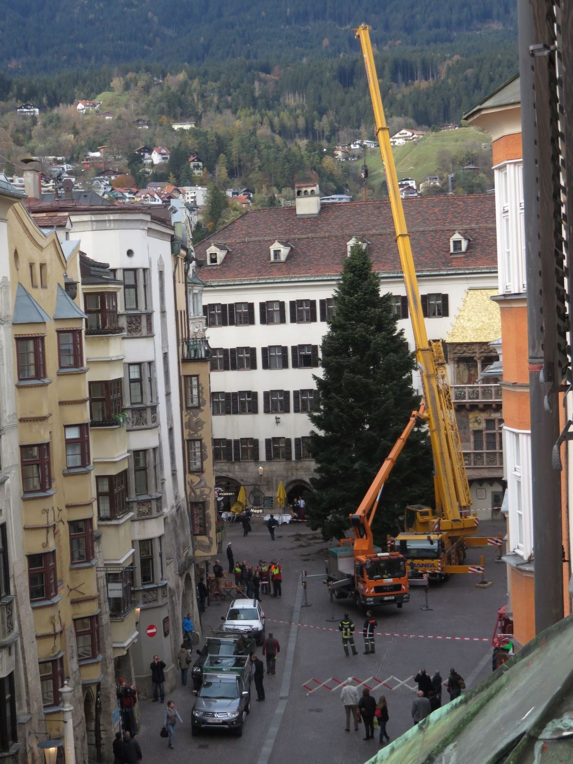 Innsbruck Weihnachtsbaum aufstellen