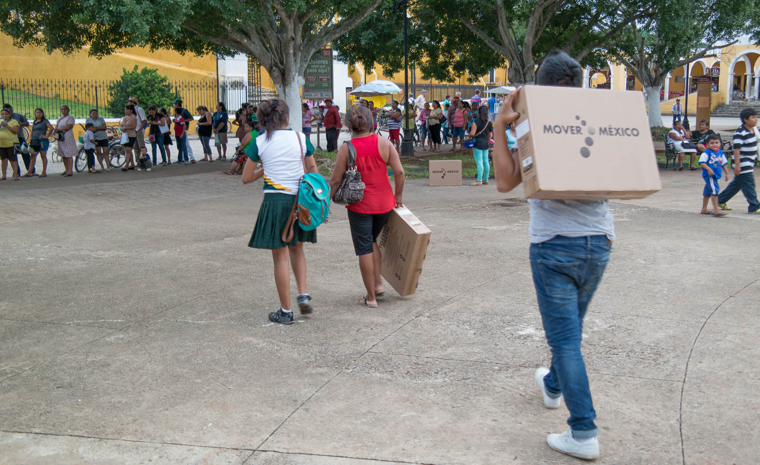 Izamal - 8 . warten ...