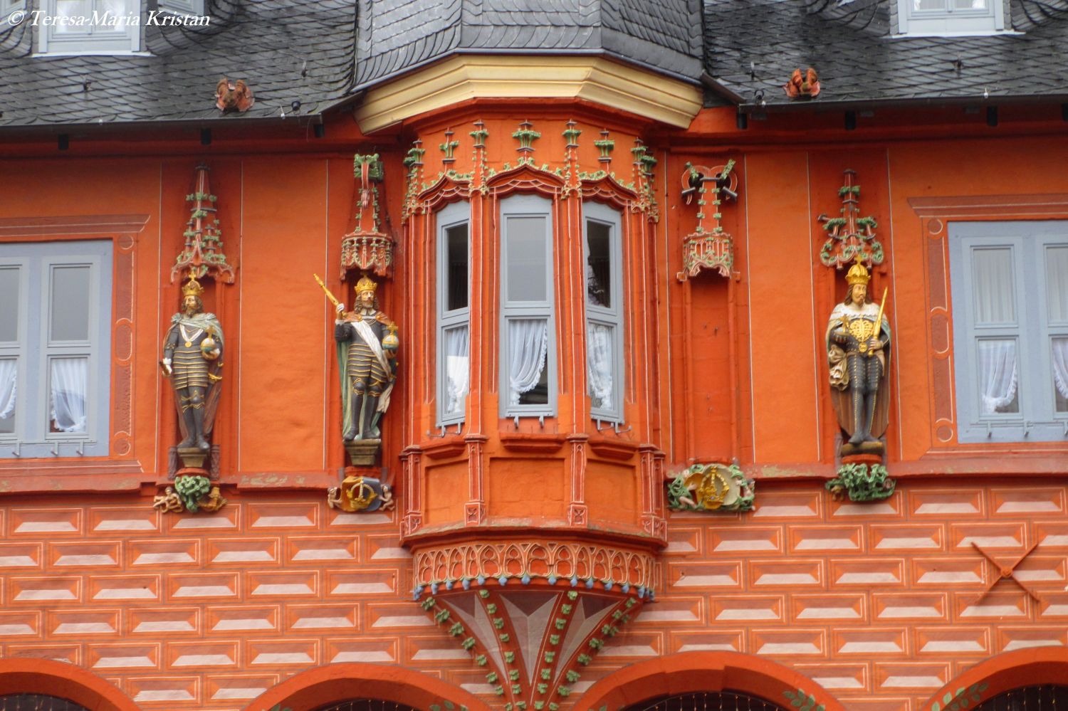 Kaiserworth Goslar, Fassade mit Kaiserfiguren