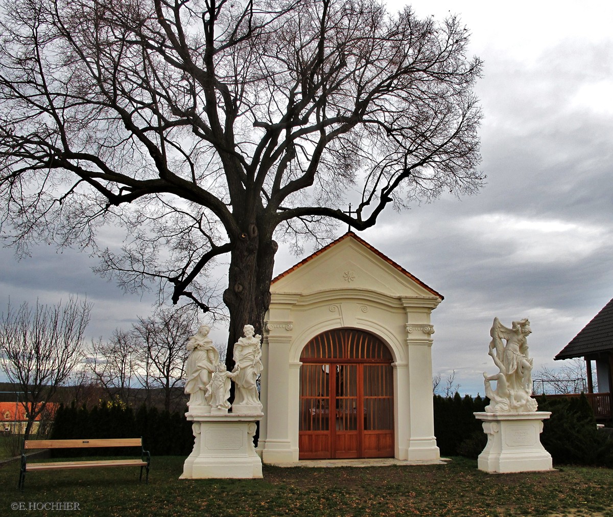 Kapelle mit Figurengruppen