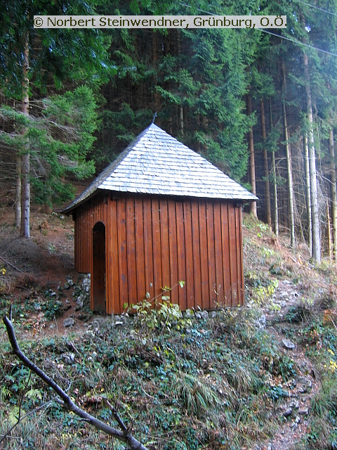 Kapelle mit Kultstein 1