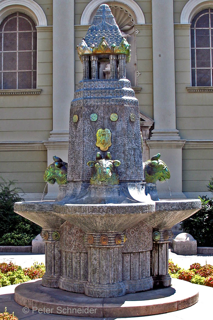 Keramik-Brunnen