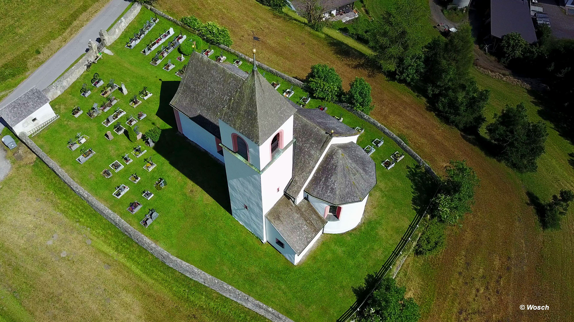 Kirche in Mauern oberhalb von Steinach am Brenner