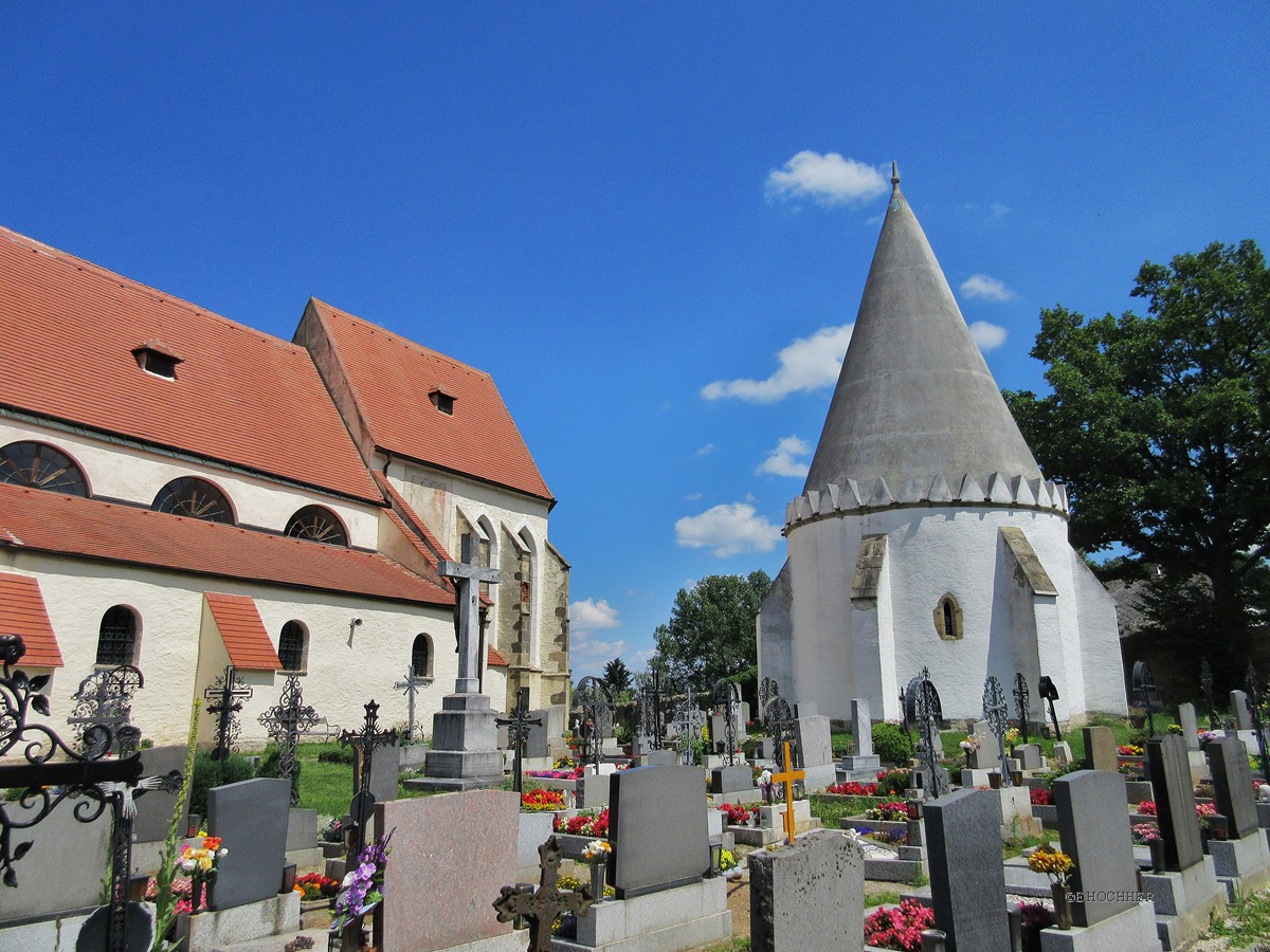 Kirche und Karner