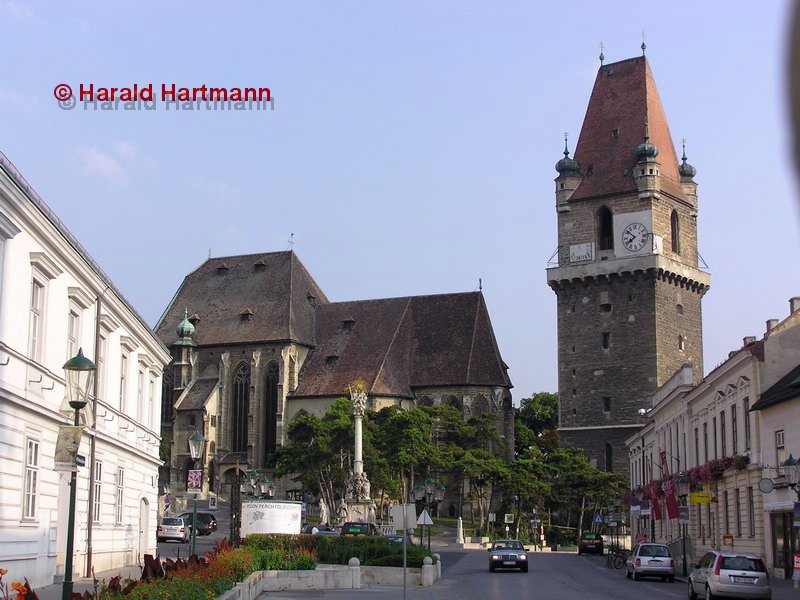 Kirche und Wehrturm der Stadt Perchtoldsdorf