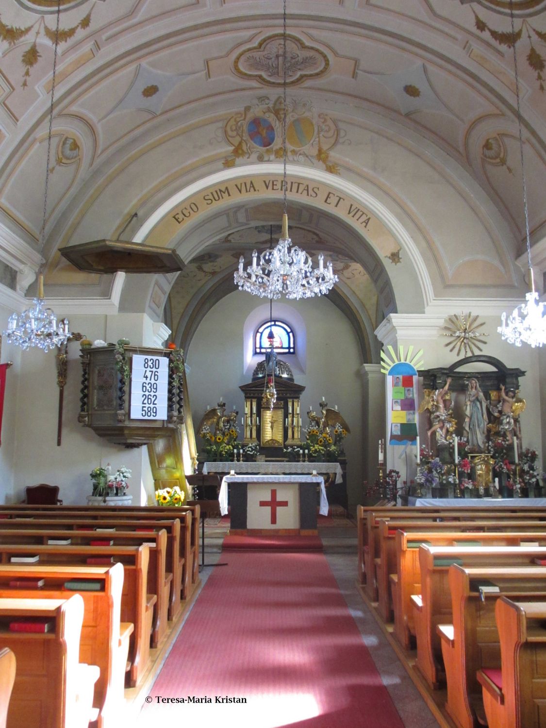 Kircheninnenraum mit Hochaltar- Wallfahrtskirche Maria Raisenmarkt