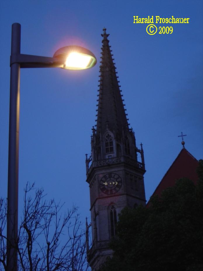 Kirchenturm in der Dämmerung!