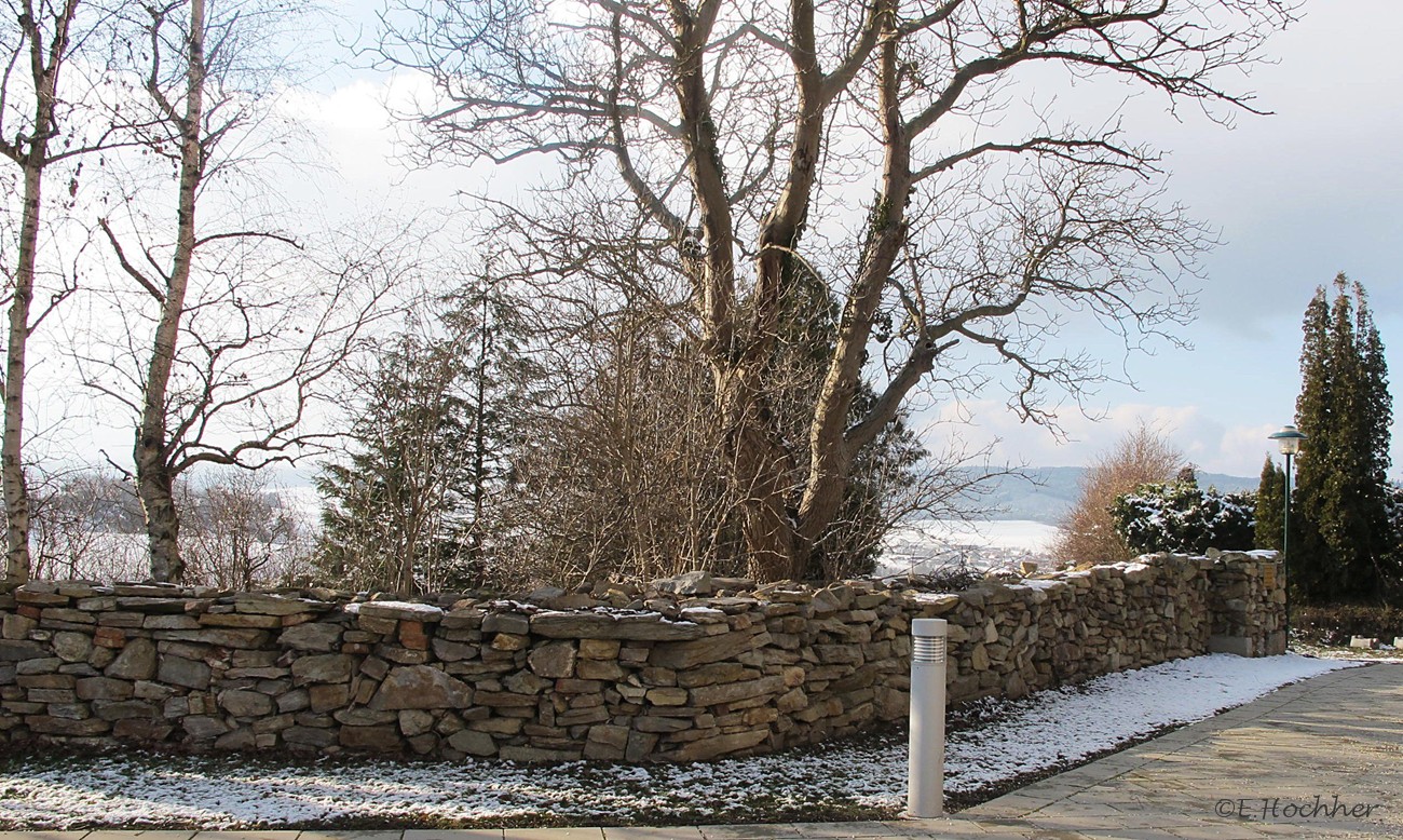 Kirchturmsteine-Mauer