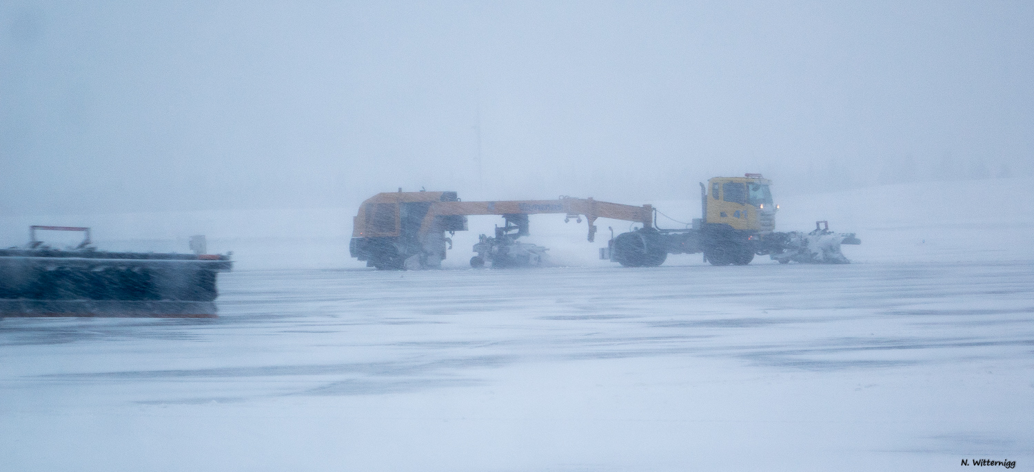 Kittilä - Video: Schneeräumung am Flughafen