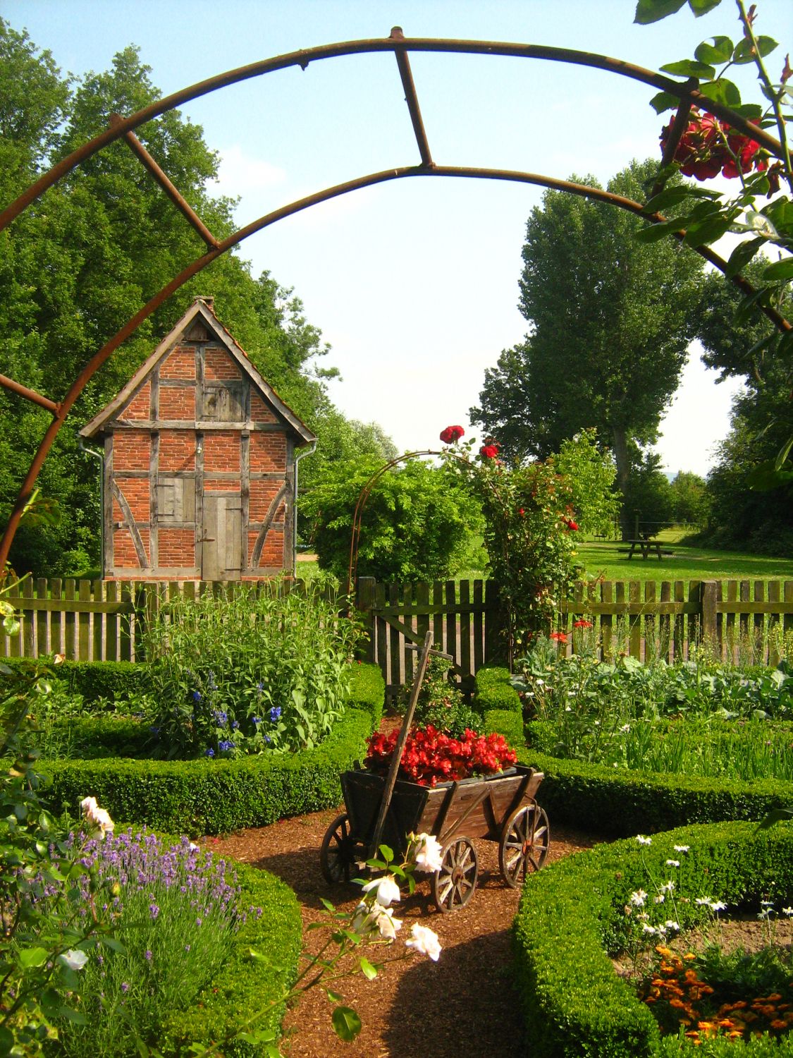 Klassischer Bauerngarten in Lauenhagen (Ldkrs, Schaumburg)