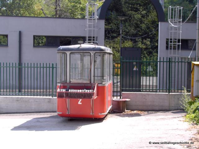 Kohlerer Bahn / Wagen bis 2006 steht nach FBM-Wechsel an der Talstation