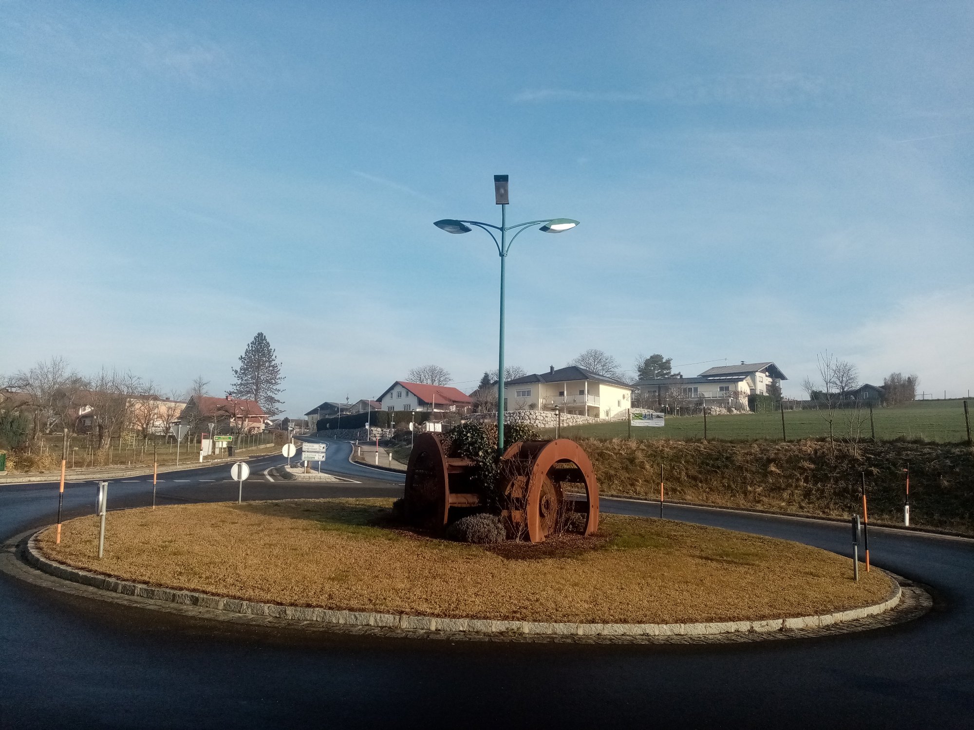 Kreisverkehr Spomenik Ostermiething Mühlenstraße