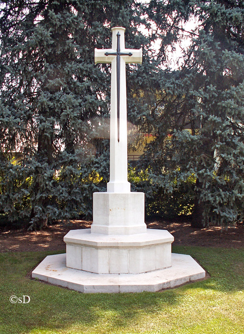 Kreuz am Soldatenfriedhof