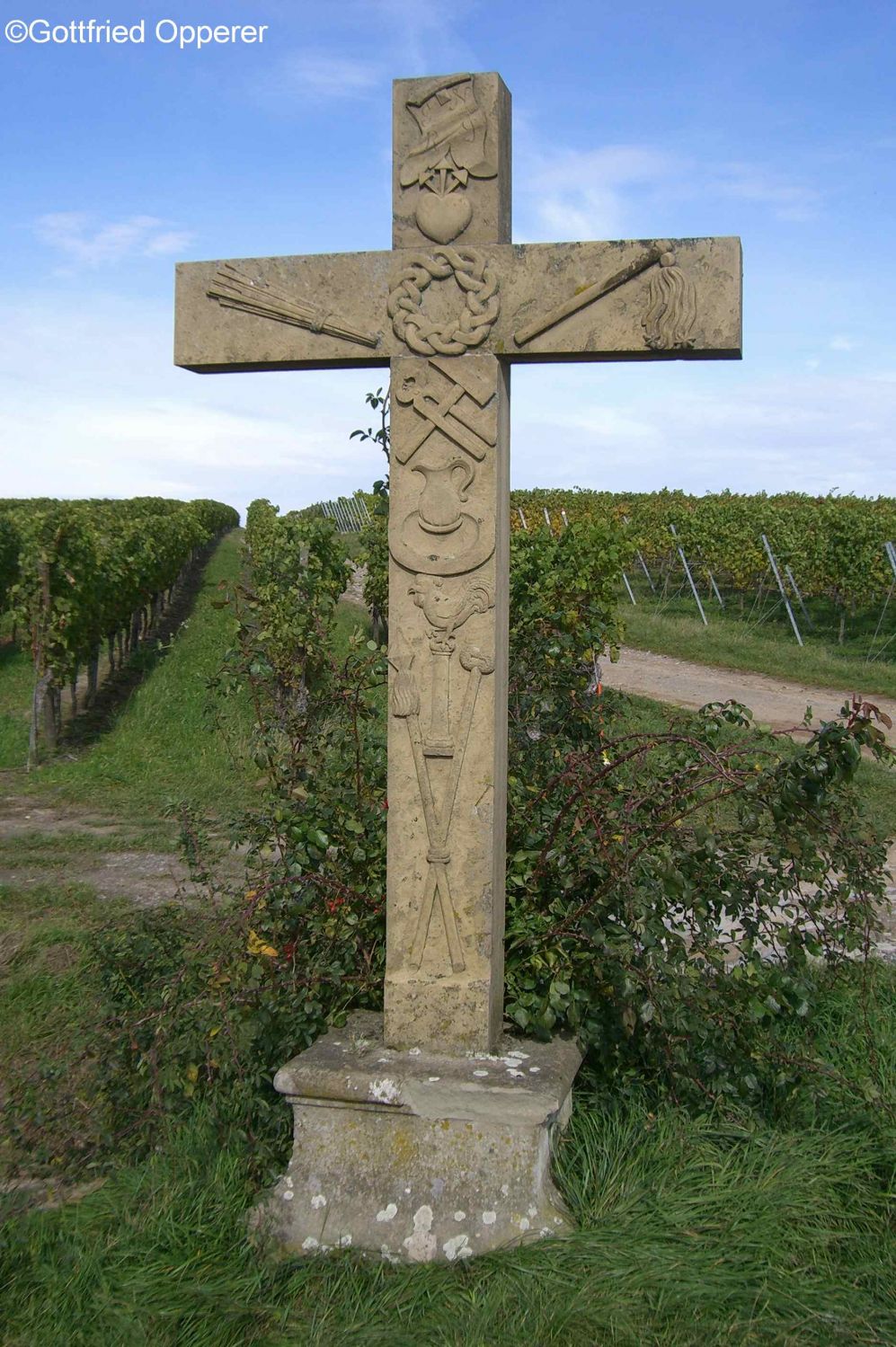 Kreuz im Weingarten