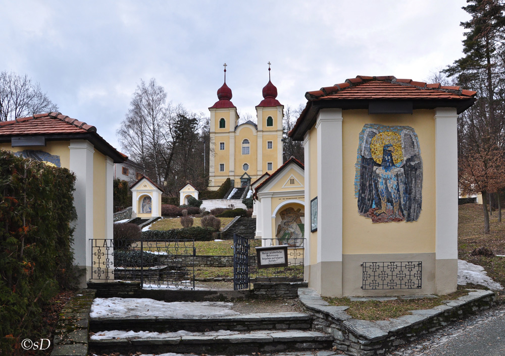 Kreuzberglkirche mit Kreuzweg