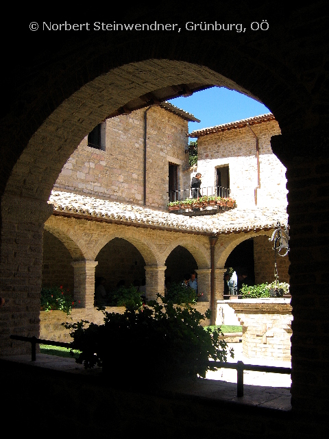 Kreuzgang in San Damiano (2)