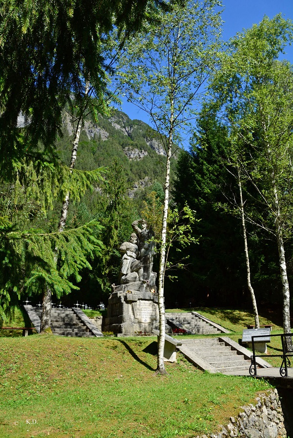 Kriegerfriedhof in Log pod Mangartom (Slowenien)