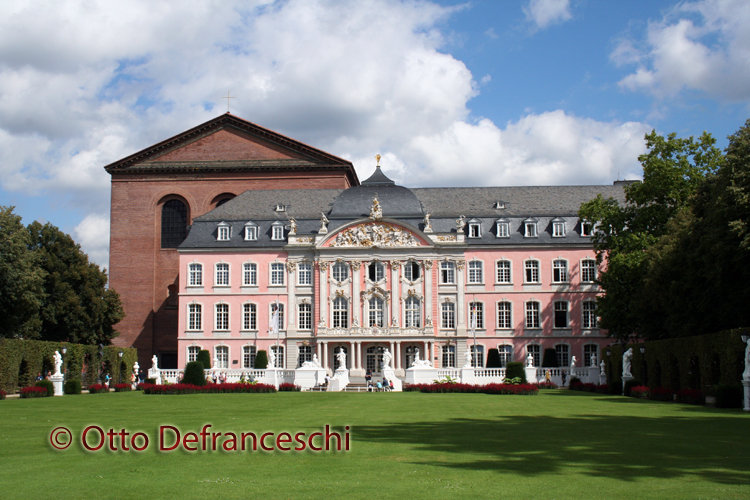 Kurfürstliche Palais (1756-1761) mit Palastaula in Trier