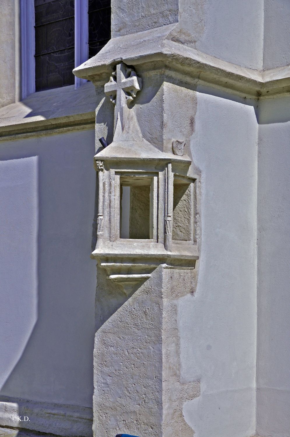 Langenlois (NÖ) - Lichthäuschen an der Außenmauer der Pfarrkirche