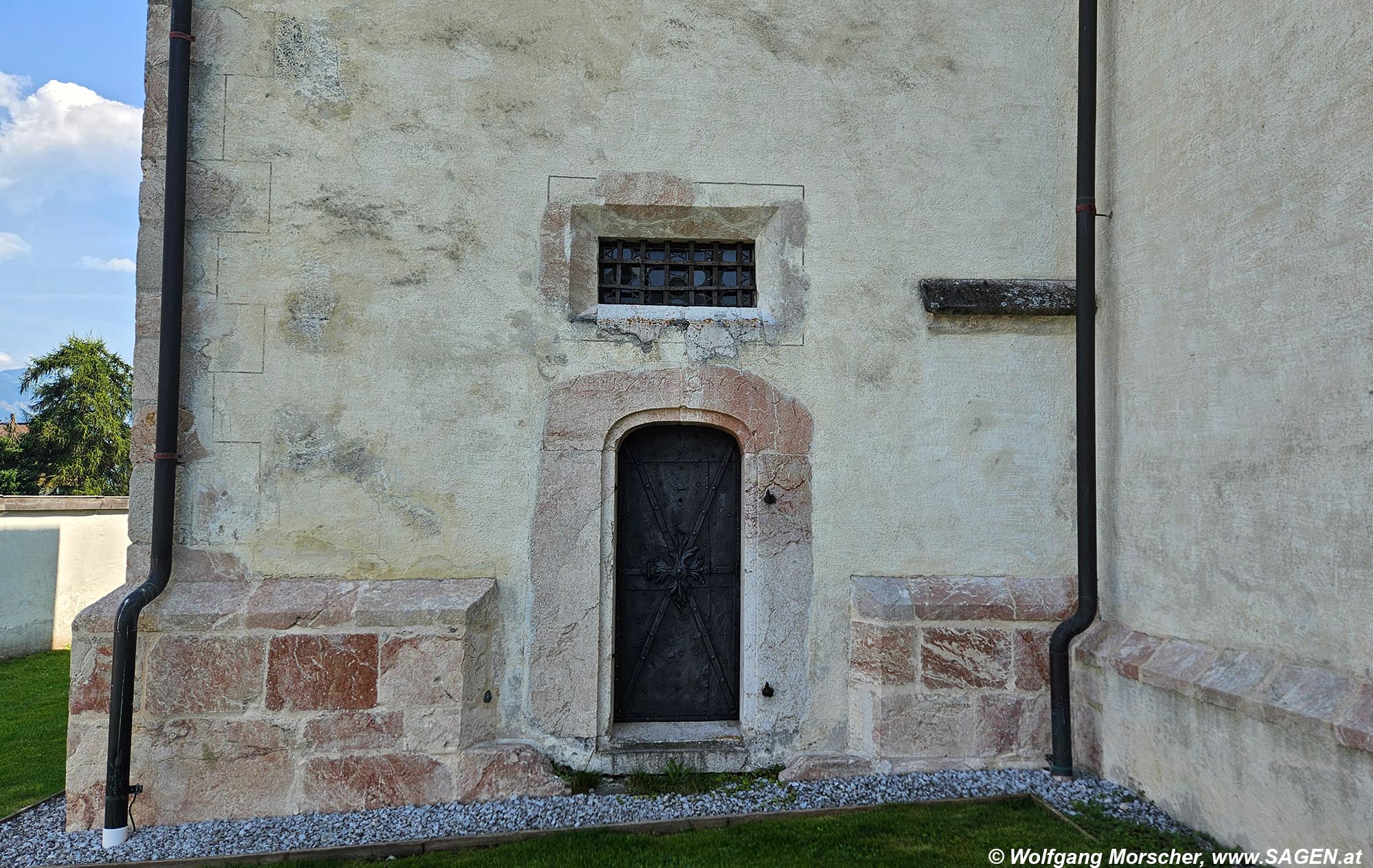 Leonhardskirche Kundl - Eingang in die Sakristei