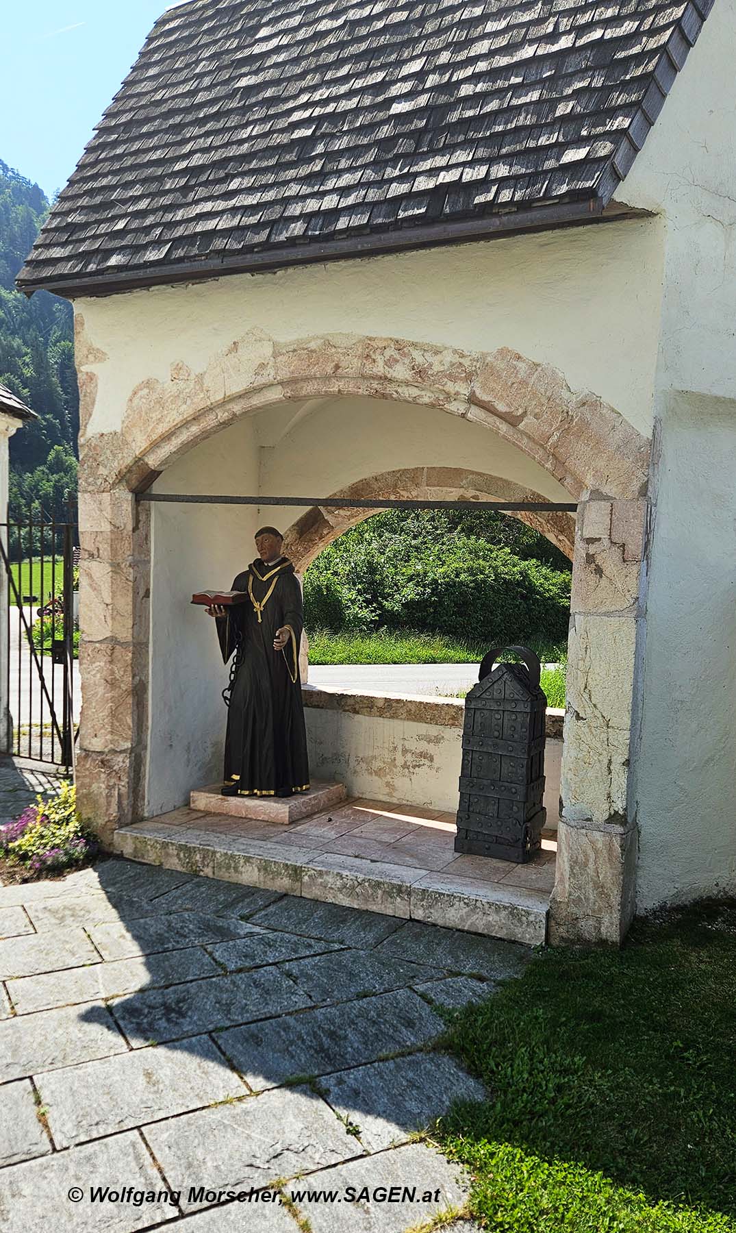 Leonhardskirche Kundl - Heiltumslaube mit Statue des hl. Leonhard