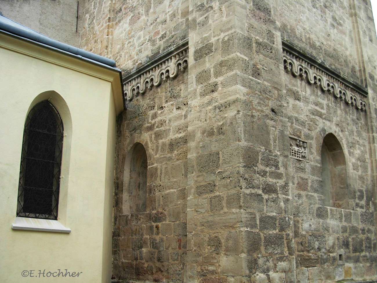 Lilienfries am Wehrturm