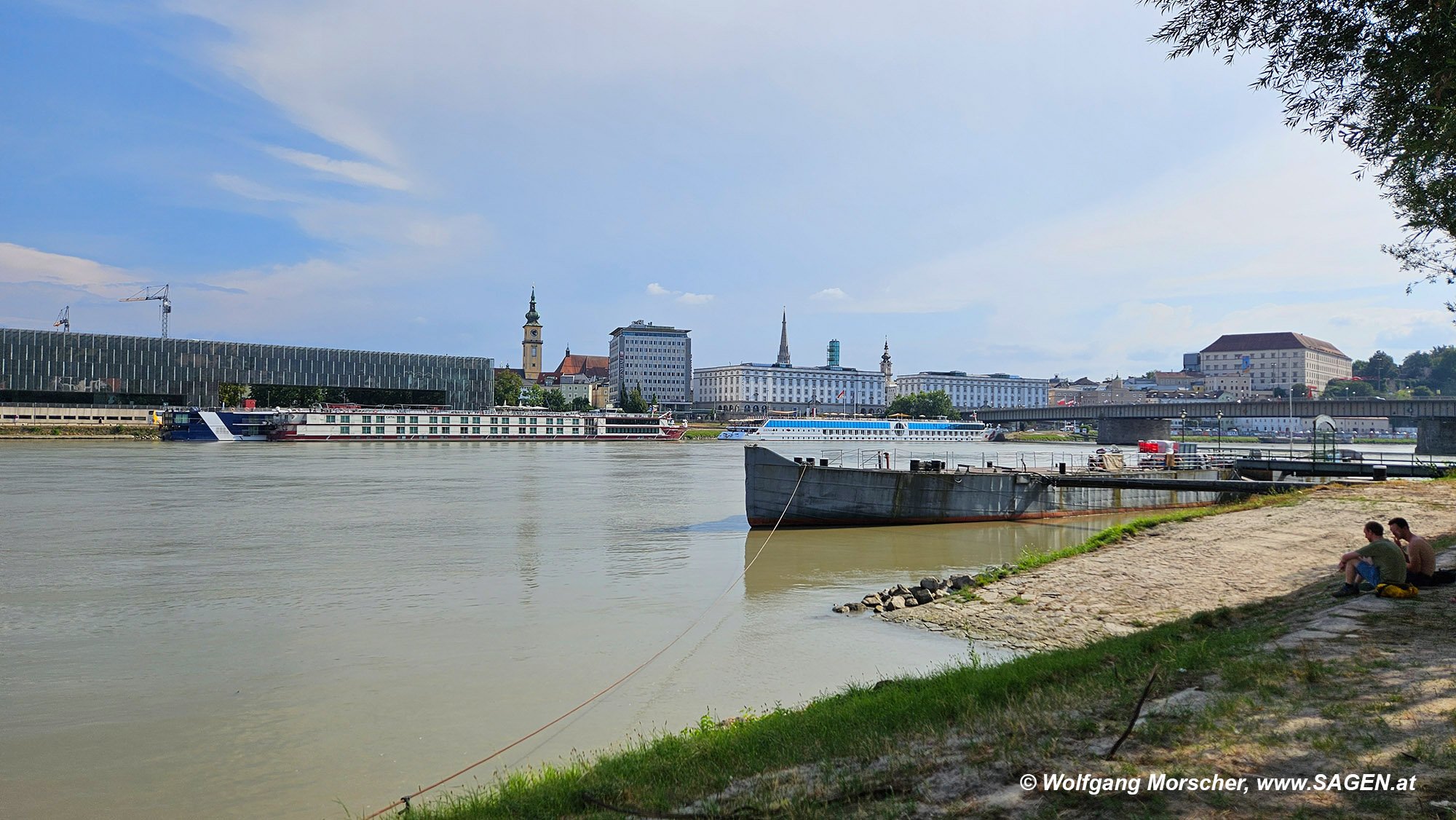 Linz Panorama von der Donau