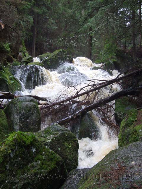 Lohnbachfall nach Regenfällen