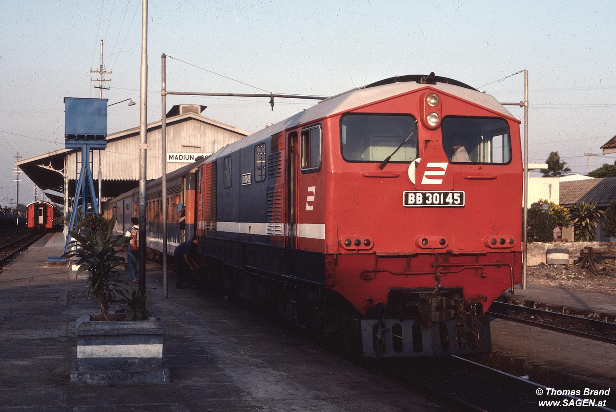 Lokomotive BB 301 45 Madiun, Indonesien