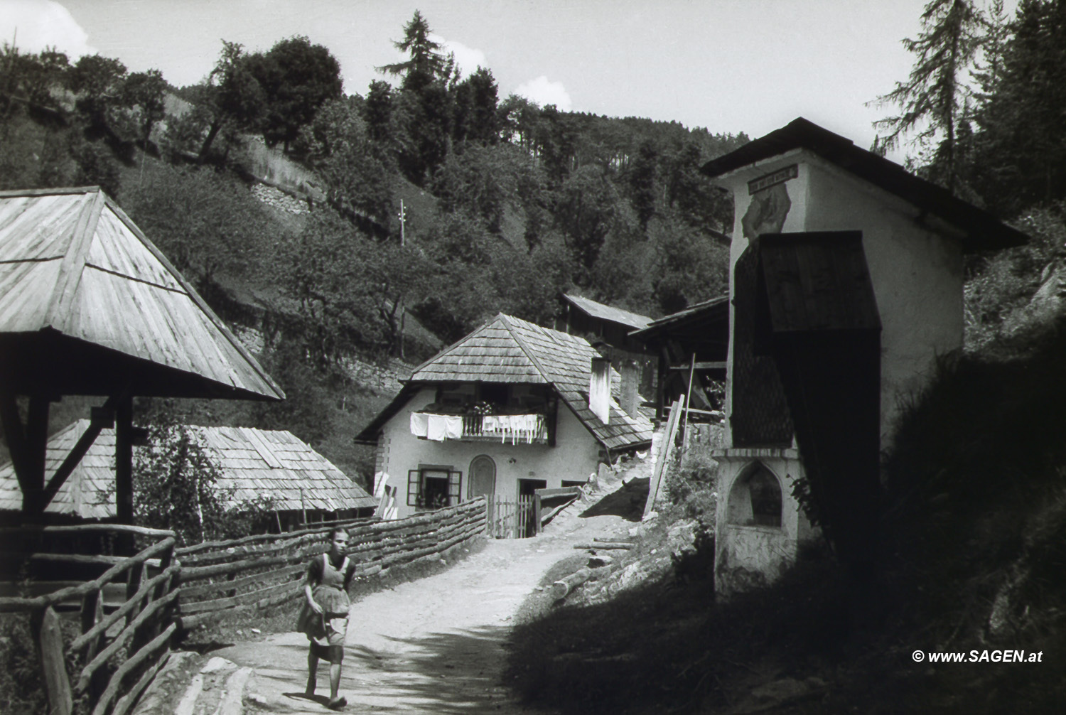 Mädchen am Bergbauernhof, 1940er-Jahre